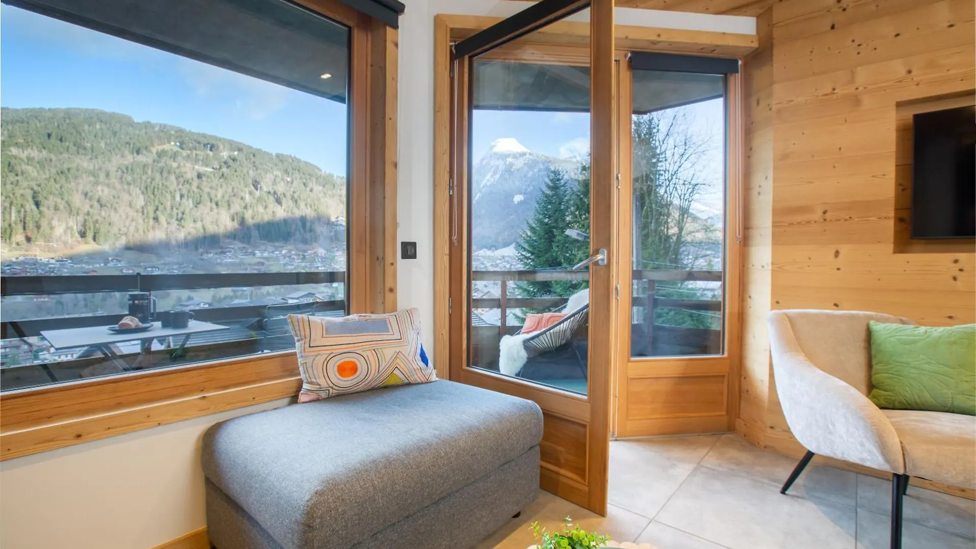 Stylish 1 Bed Apartment With A View To Die For! Morzine